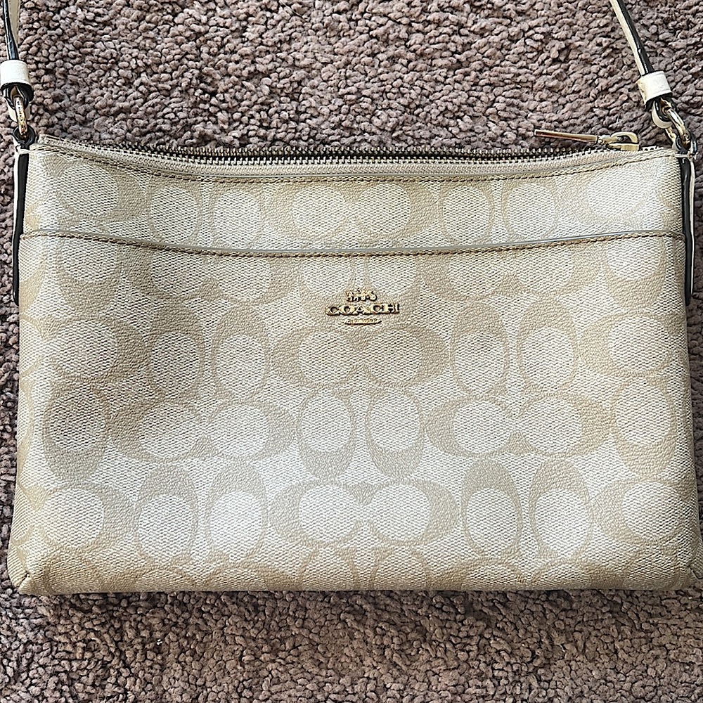 Cute cream crossbody COACH🤍✨